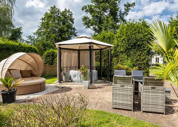 Traumhaus Whirlpool Sauna Grill 4*